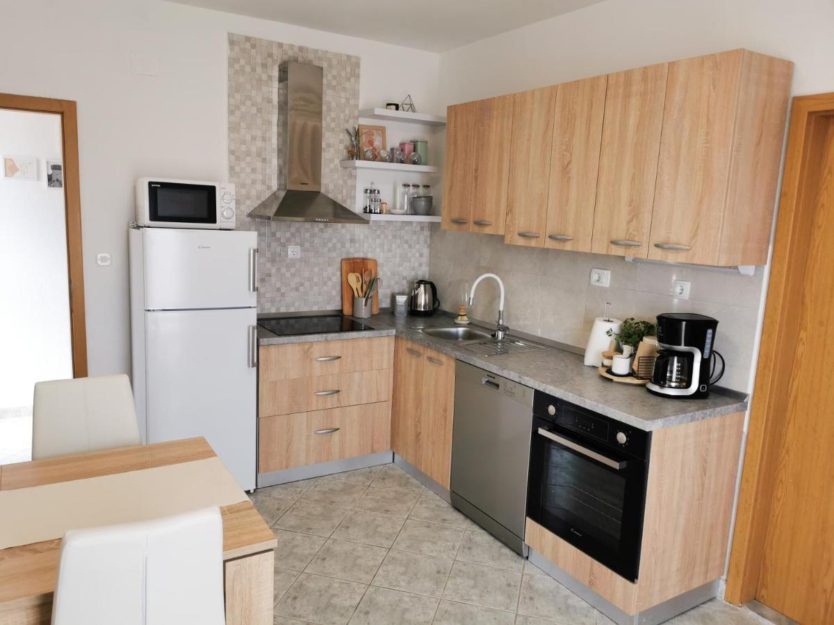 A4 Apartmani Kevic Kastela Exterior photo